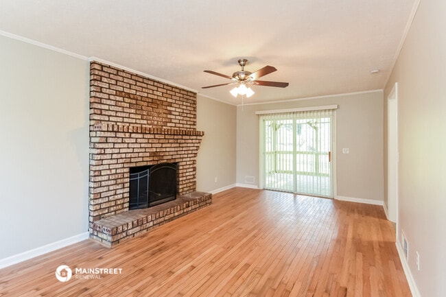 Building Photo - 5613 Woodland Dr