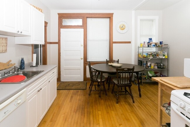 Building Photo - 3606 W Grace St