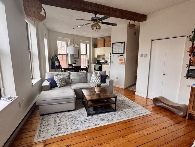 Building Photo - 26 Beacon St