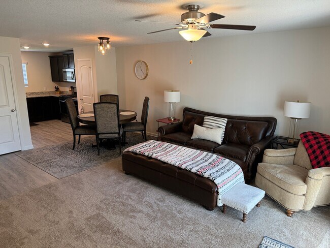 Foto del edificio - 1038 White Tail Ln