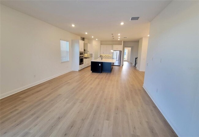 Building Photo - 15627 Vetta Dr