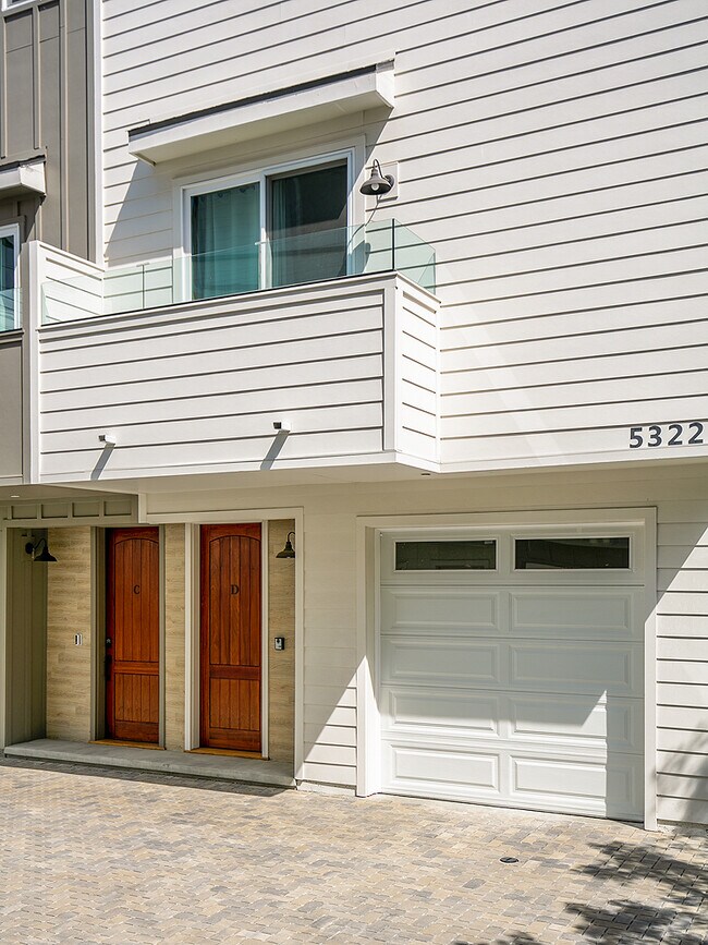 Building Photo - 5324 Agnes Ave