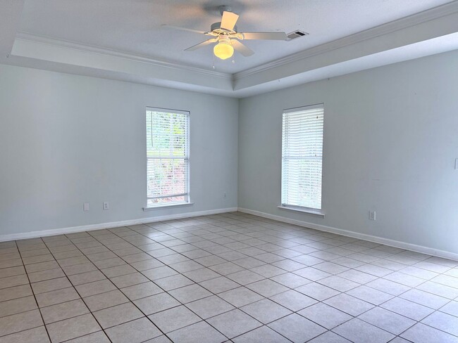 Building Photo - Large 3 bed, 2 bath home in Harwell Hills