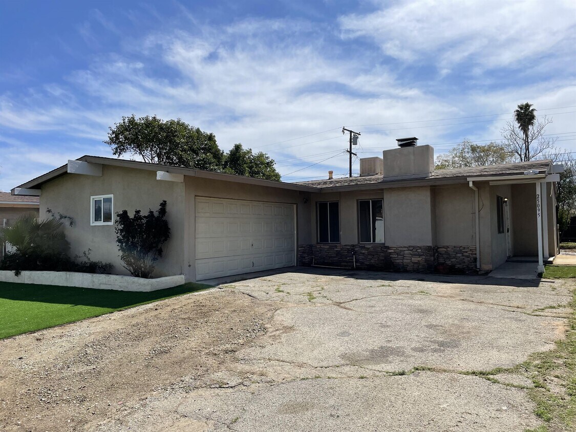 Building Photo - 25095 Fay Ave