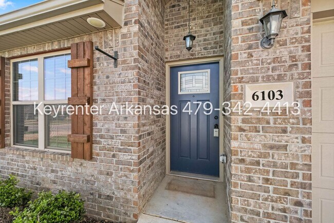 Building Photo - Bentonville living | 4bed 2bath