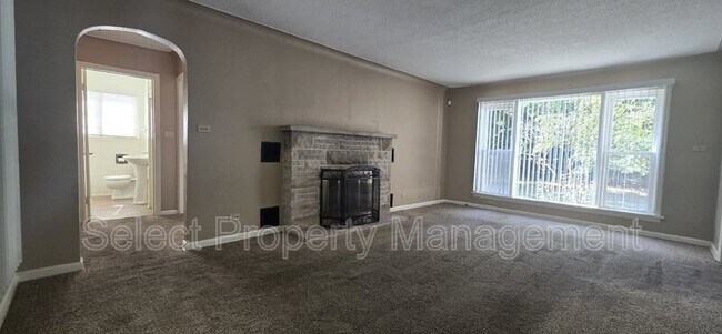 Foto del edificio - 7610 W Jefferson Blvd