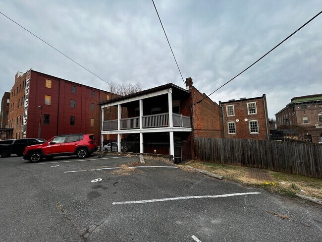 Building Photo - Great 2 Bedroom in Downtown Lynchburg