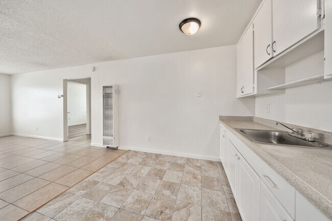 Foto del edificio - Newly renovated 2 bedroom 1 bath unit in R...