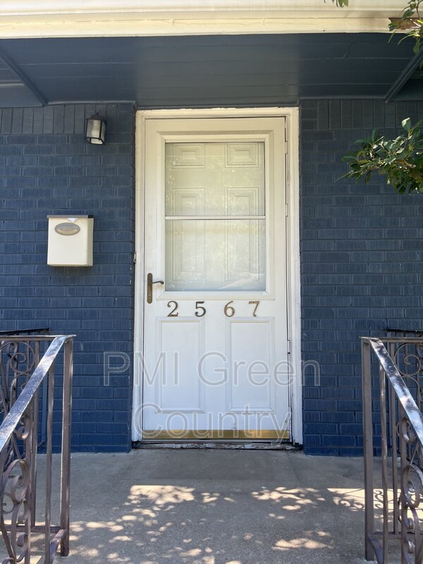 Foto del edificio - 2567 E 17th St