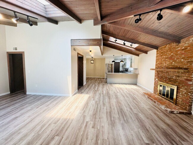 Foto del edificio - 5831 Scripps St