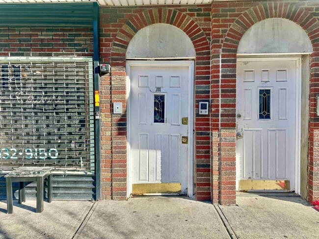 Foto del edificio - 78 Orient Ave