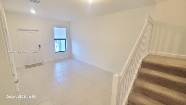 Building Photo - 226 SW 159th Ct