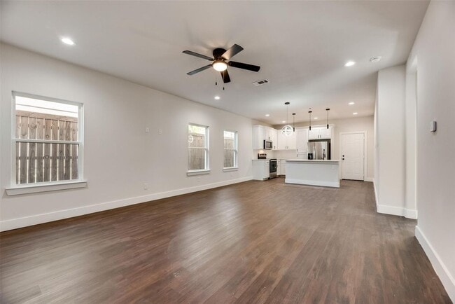Building Photo - 4024 Colonial Ave