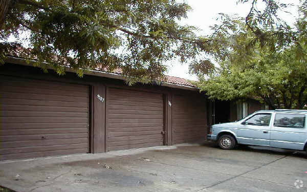 Foto principal - 9205 West Ln