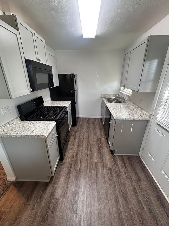 Foto del edificio - 706 Sunny Ln
