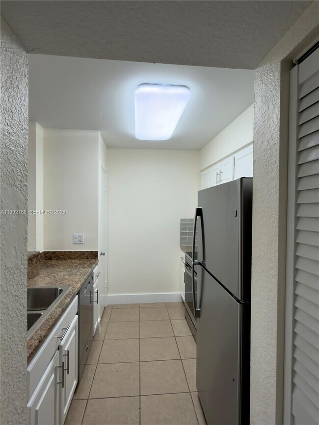 Foto del edificio - 2811 N Oakland Forest Dr