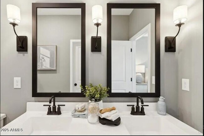 Foto del edificio - 7656 W Minton St
