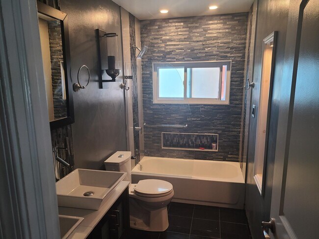 bathroom - 21 Montrose Ln
