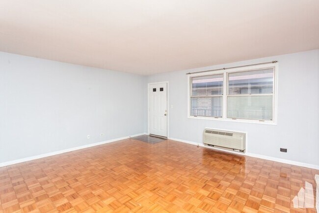 Foto del edificio - Wondrous 1- bedroom with closet space & fi...