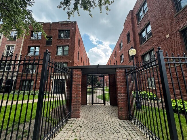 Foto del edificio - 1377 W Greenleaf Ave
