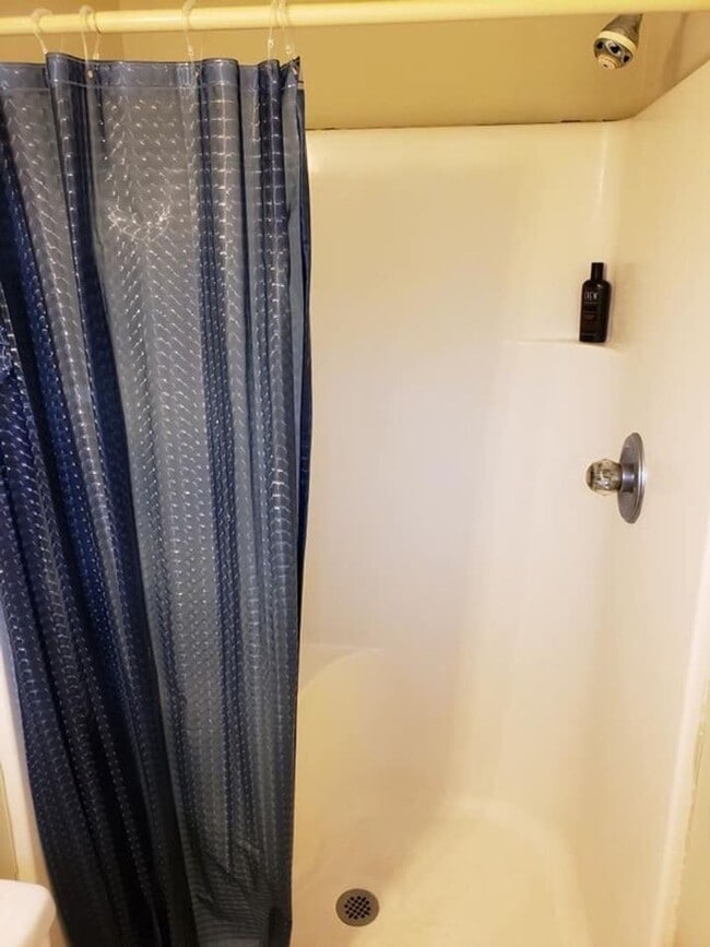 Building Photo - 634 W Magnolia Ave