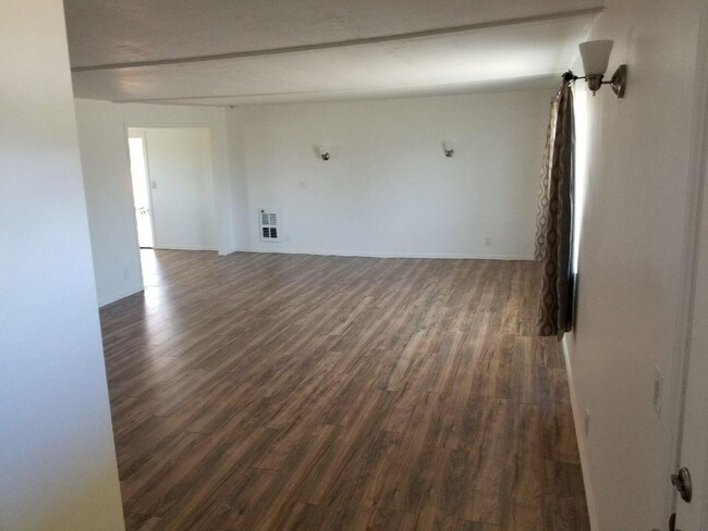 Foto del edificio - 250 Grand Ave