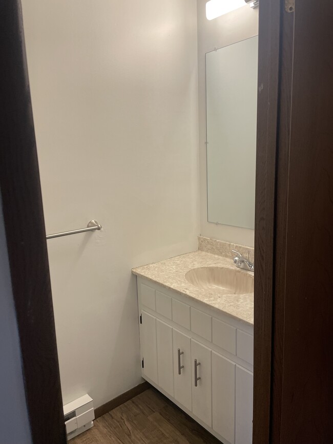 Foto del edificio - 114 E Cherry Ln