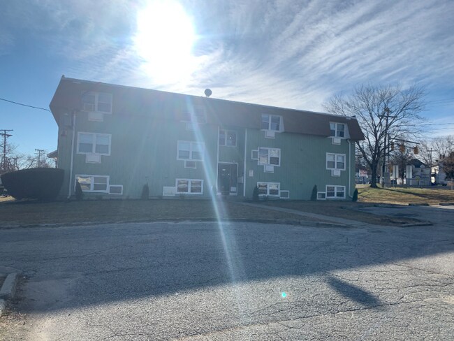 Building Photo - 441 East Ave