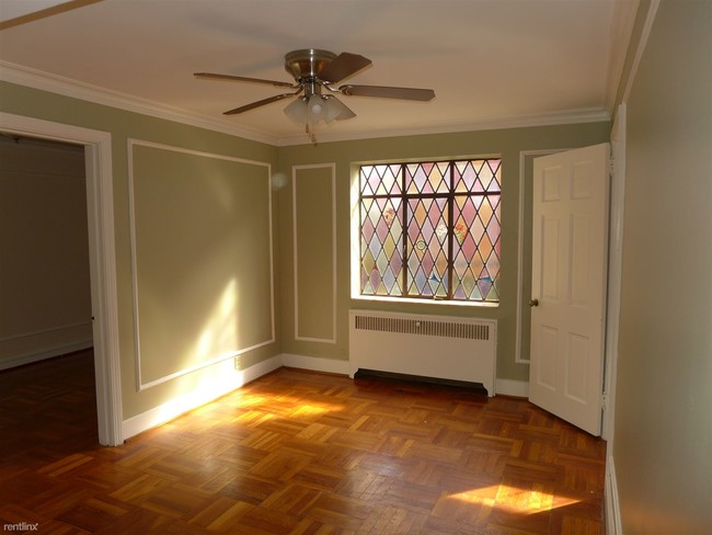 Building Photo - 1 br, 1 bath  - Bellevue Gables