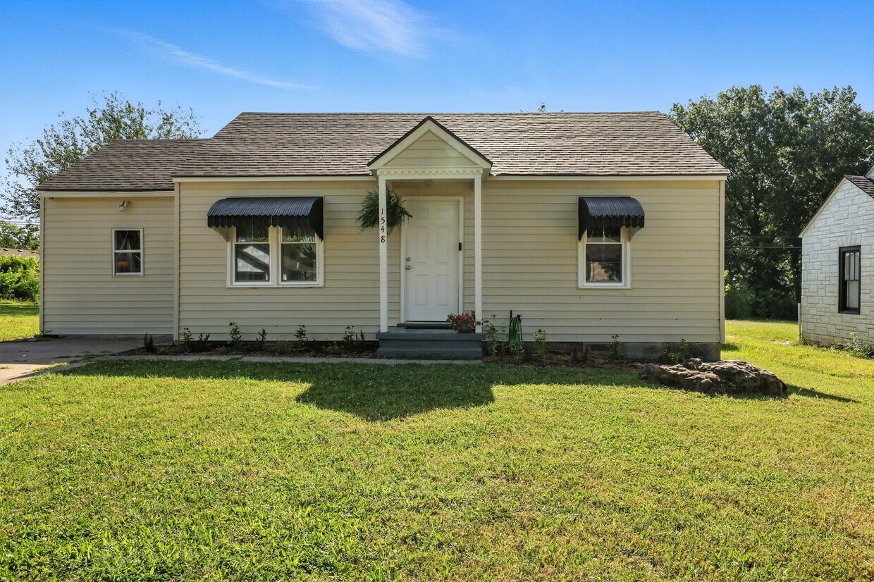 Foto del edificio - 1548 S Oak Ave