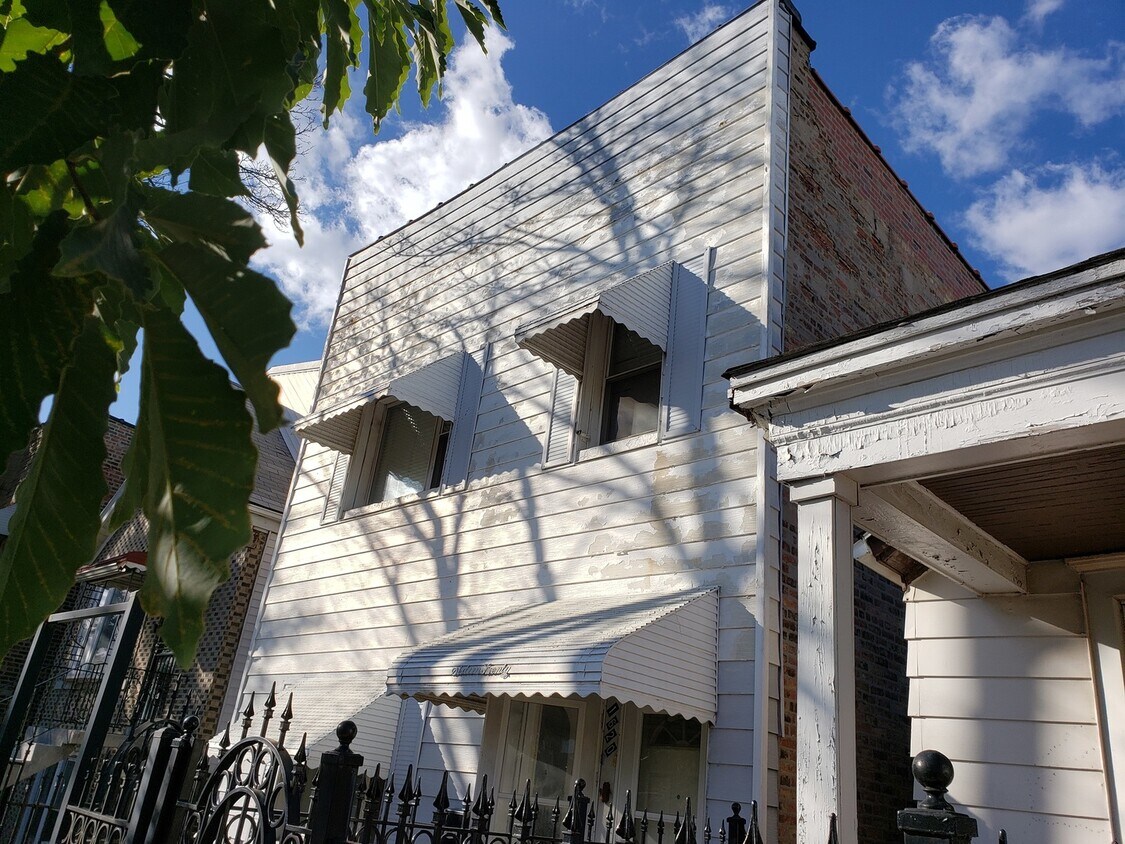 Primary Photo - 1620 W 32nd Pl