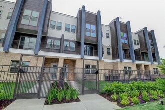 Building Photo - 6400 Washington St