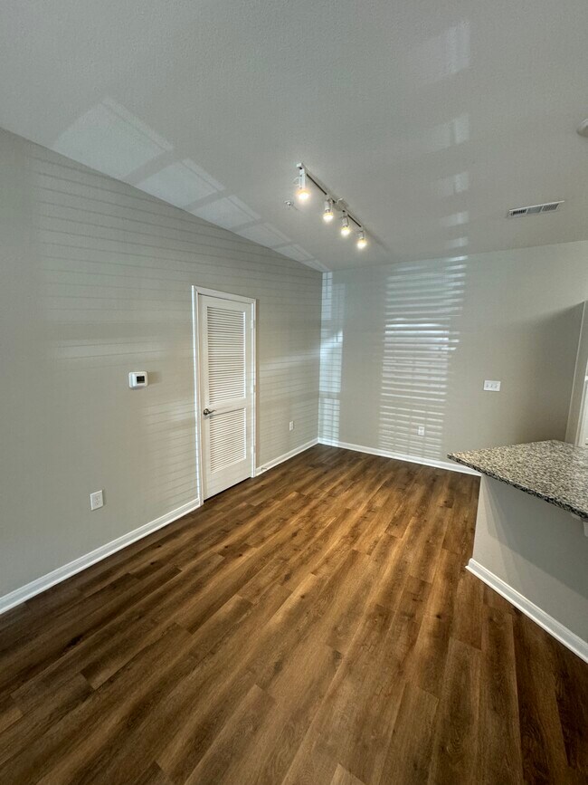 Building Photo - 430 Houston Ridge Dr