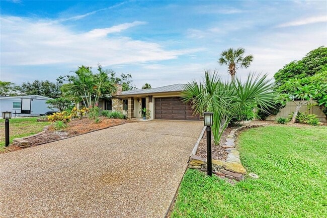 Building Photo - 451 N Shore Dr