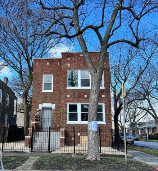 Vista de frente - 7300 S Kenwood Ave