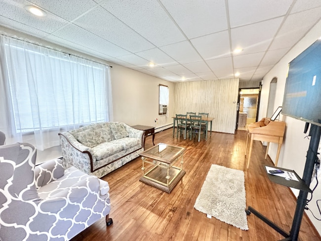 Building Photo - 1147 Cherry St