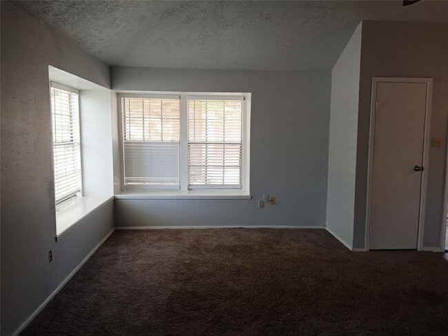 Building Photo - 22116 Moss Falls Ln