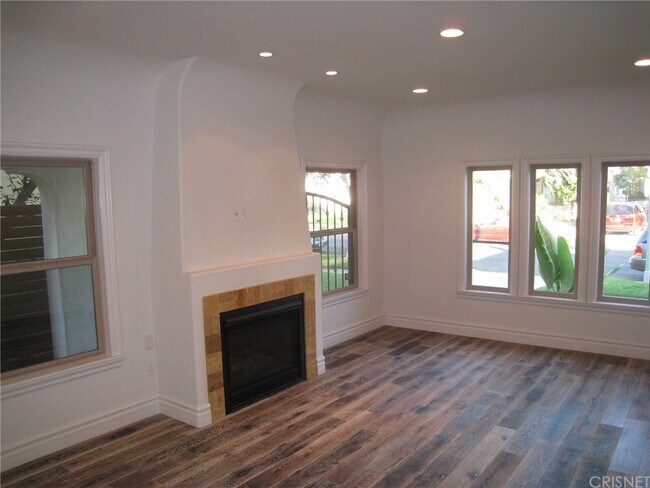 Building Photo - 1265 S Cloverdale Ave