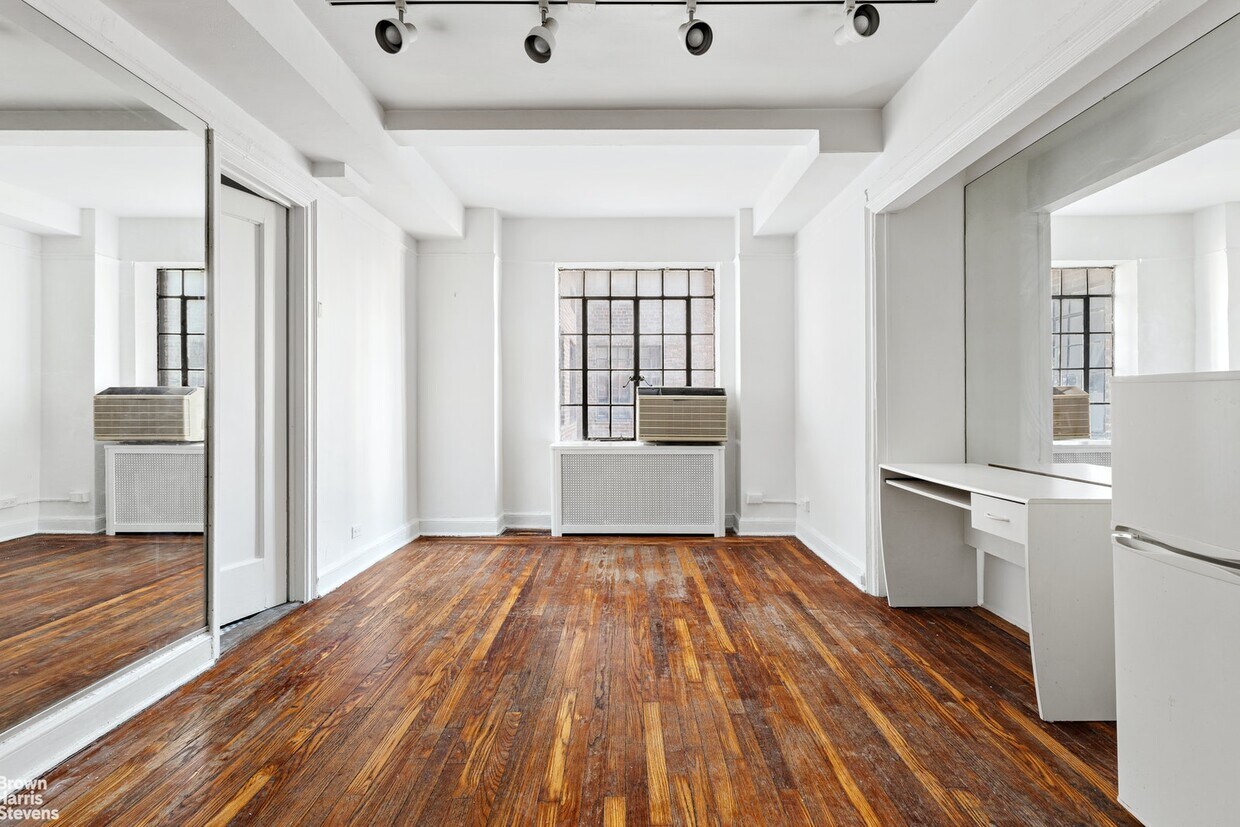 5 Tudor City Pl Unit 1606, New York, NY 10017 Room for Rent in New