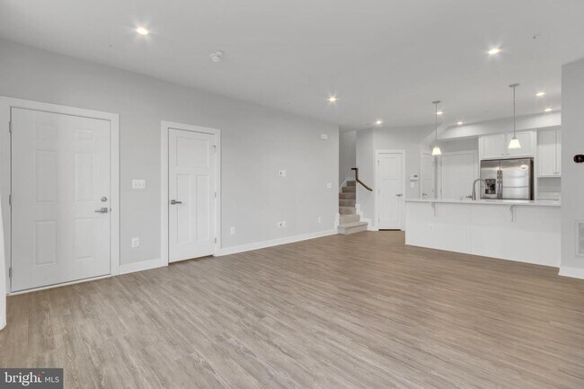 Building Photo - 42587 Burbank Terrace