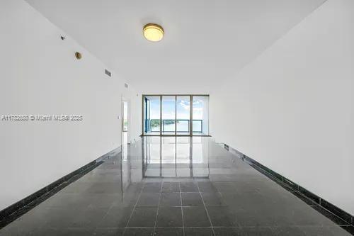 Building Photo - 601 NE 36th St