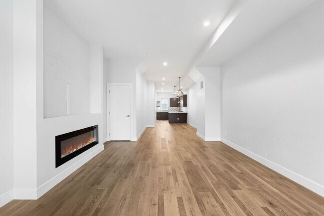 Building Photo - Modern 2BD, 2.5BA Five Points Townhome wit...