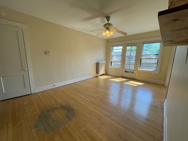 Interior Photo - 719 Knapp