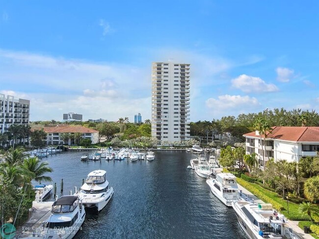Building Photo - 3200 Port Royale Dr S