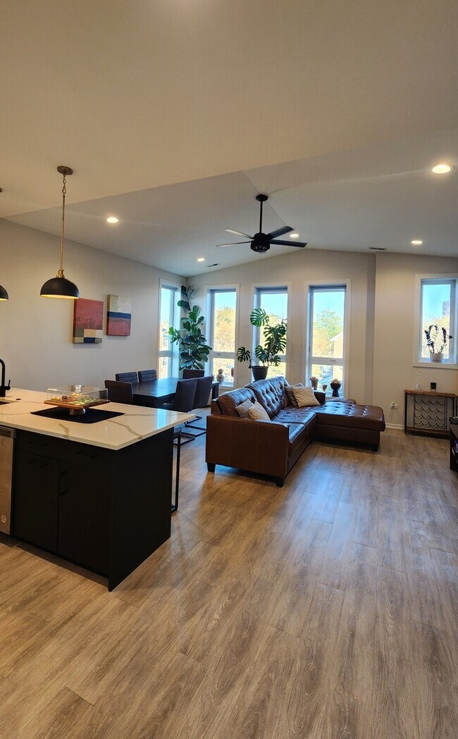 Foto del edificio - 4902 S St Lawrence Ave