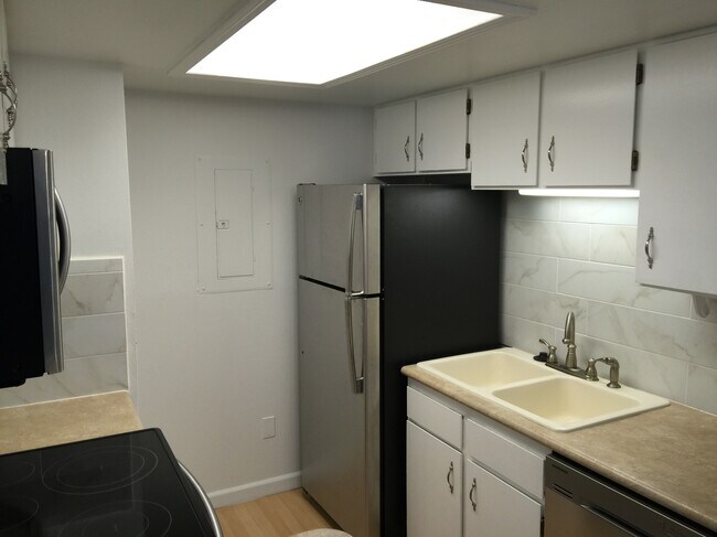 Foto del edificio - 8555 Fairmount Dr