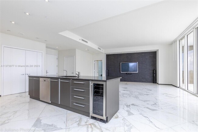 Foto del edificio - 901 Brickell Key Blvd
