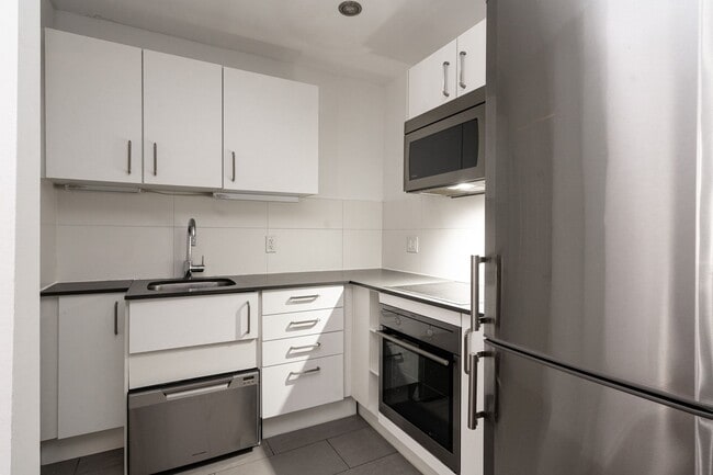 Building Photo - 56 Maitland Street