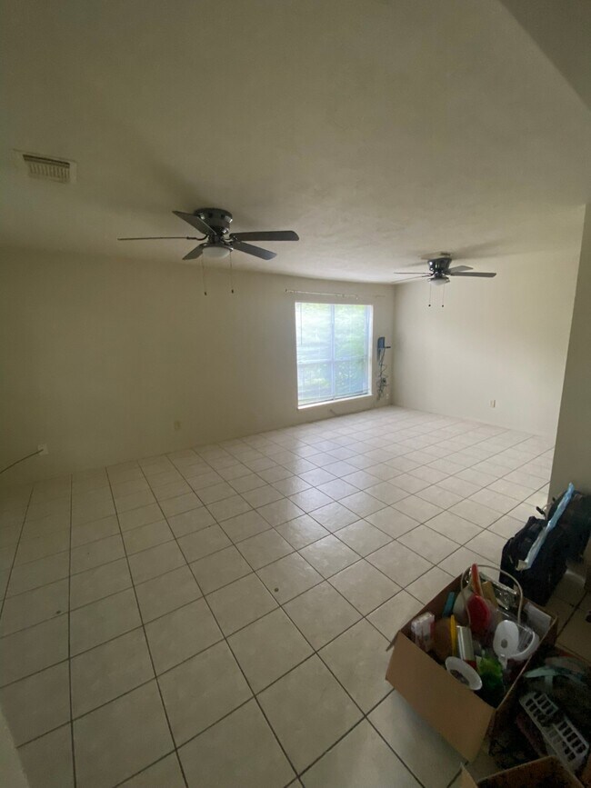 Building Photo - 8915 Weyburn Grove Dr