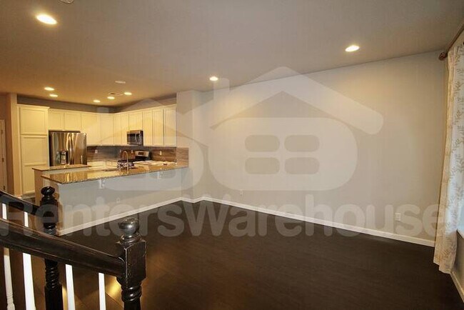 Building Photo - AVAILABLE 3/1/2026 - Nice 3BD/2.5BA Townhome in Greenwood Village